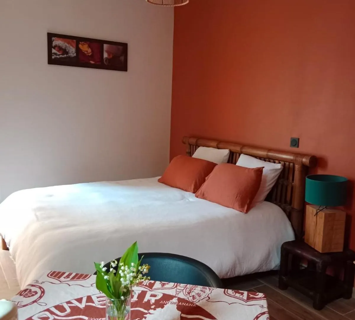 Ti Ana Chambre Terre De Madagascar 0*, Évran